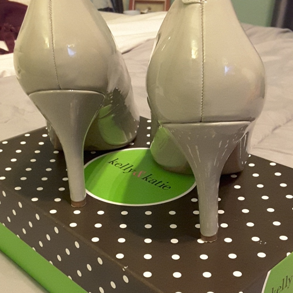 Grey pumps 7wide - Picture 7 of 8